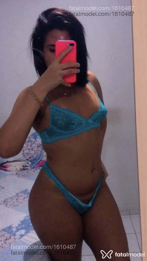 Acompanhante mulher trans morena (o) de olhos mel - Vih Guedes