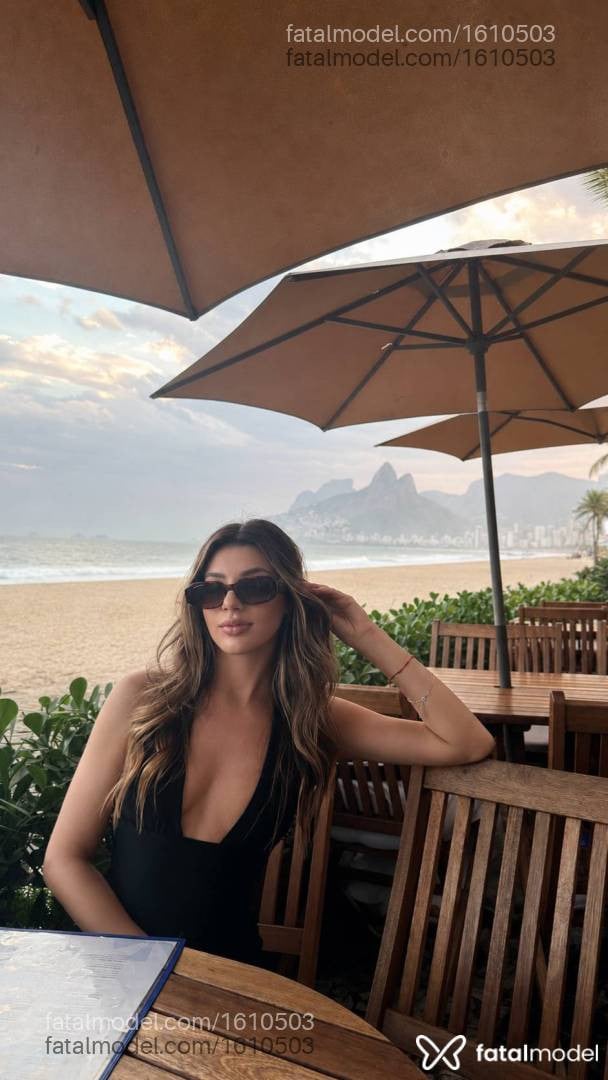 Acompanhante mulher com cabelo castanho de olhos castanhos - Aylla