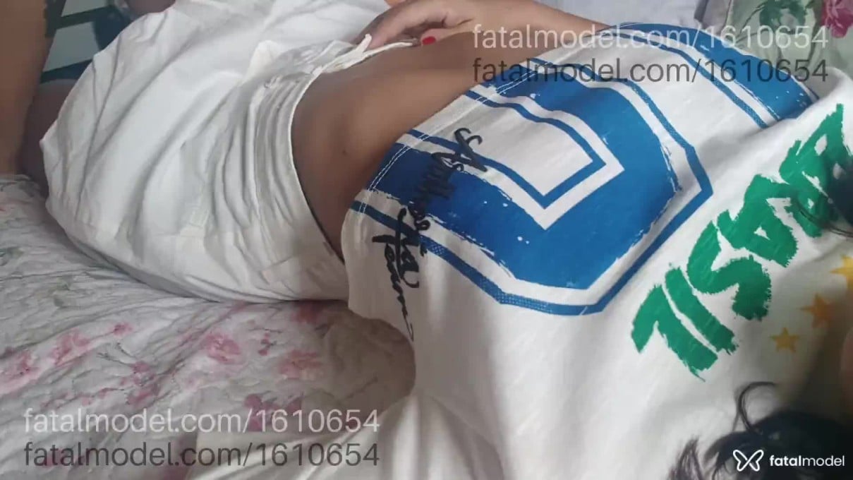 Acompanhante mulher com cabelo castanho de olhos pretos em Santa Maria de Jetibá - Júlia Monteiro