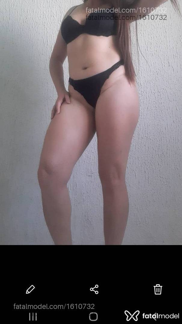 Acompanhante mulher com cabelo castanho de olhos mel - Gabriela