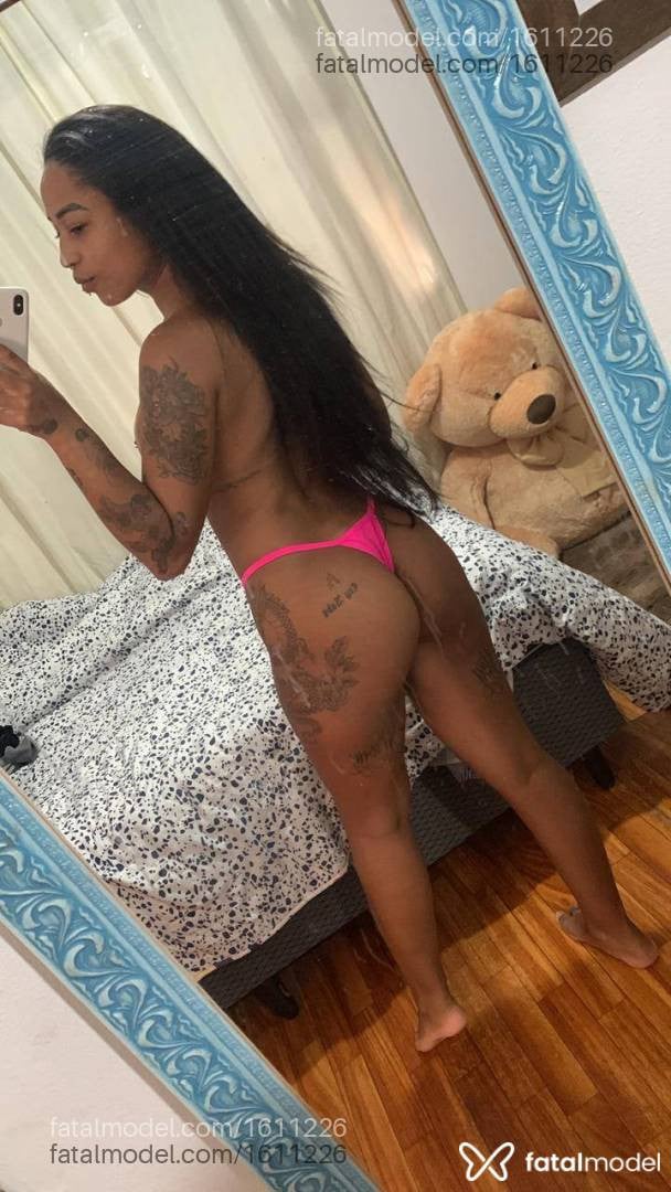 Acompanhante mulher com cabelo castanho de olhos castanhos - Amanda Oliveira