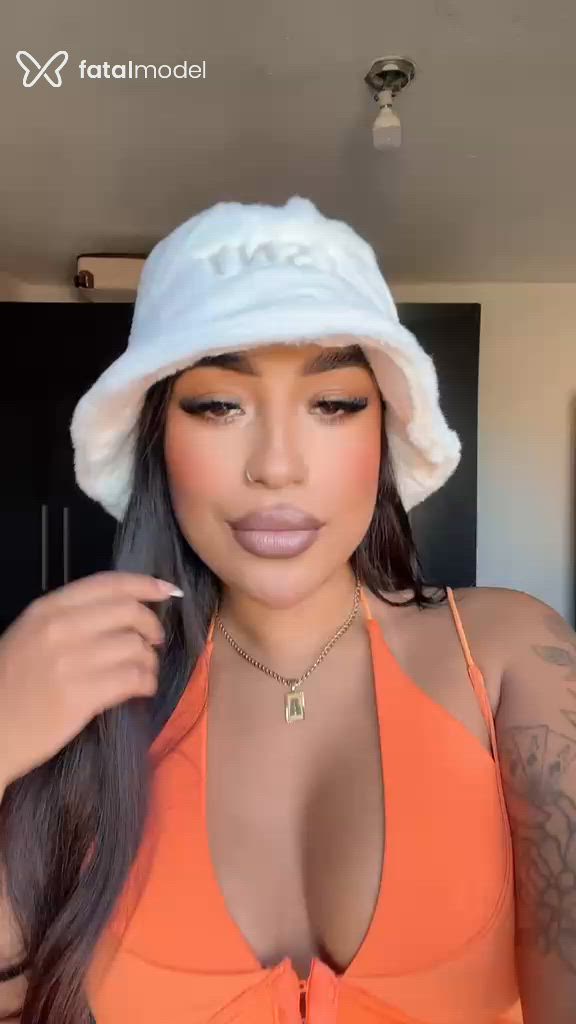 Acompanhante mulher com cabelo castanho de olhos castanhos em Porto Alegre Acompanhante mulher com cabelo castanho de olhos castanhos em Porto Alegre - Amanda Oliveira