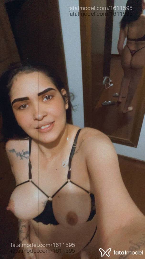 Acompanhante mulher loira (o) de olhos castanhos - Victoria