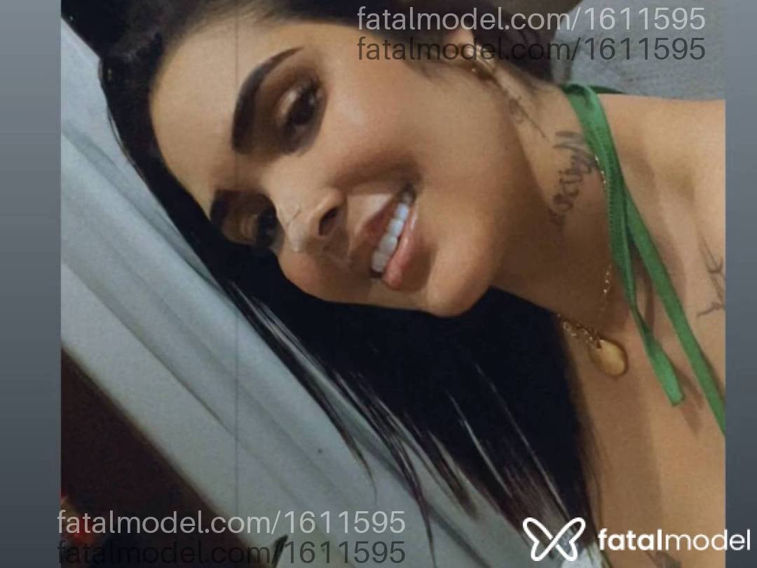 Acompanhante mulher loira (o) de olhos castanhos - Victoria