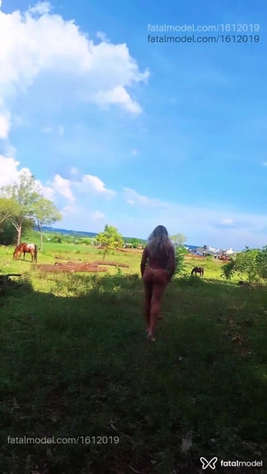 Acompanhante mulher loira (o) de olhos verdes - Manuela
