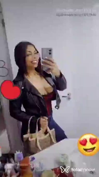Acompanhante mulher com cabelo castanho de olhos mel - Greta morena Acompanhante mulher com cabelo castanho de olhos mel - Greta morena