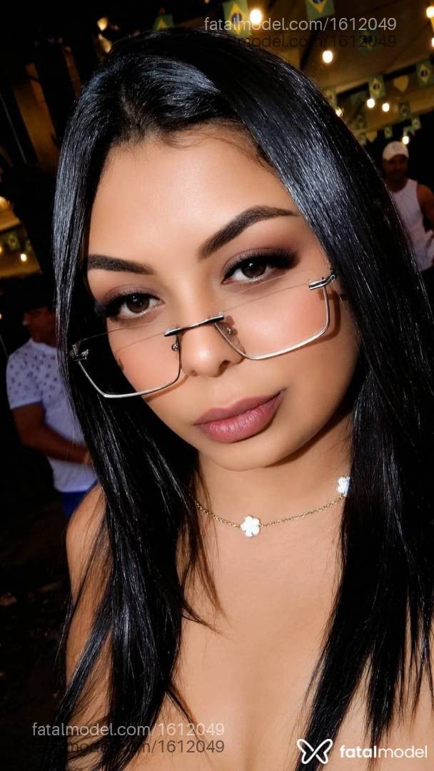 Acompanhante mulher com cabelo castanho de olhos mel em Araçatuba - Greta morena