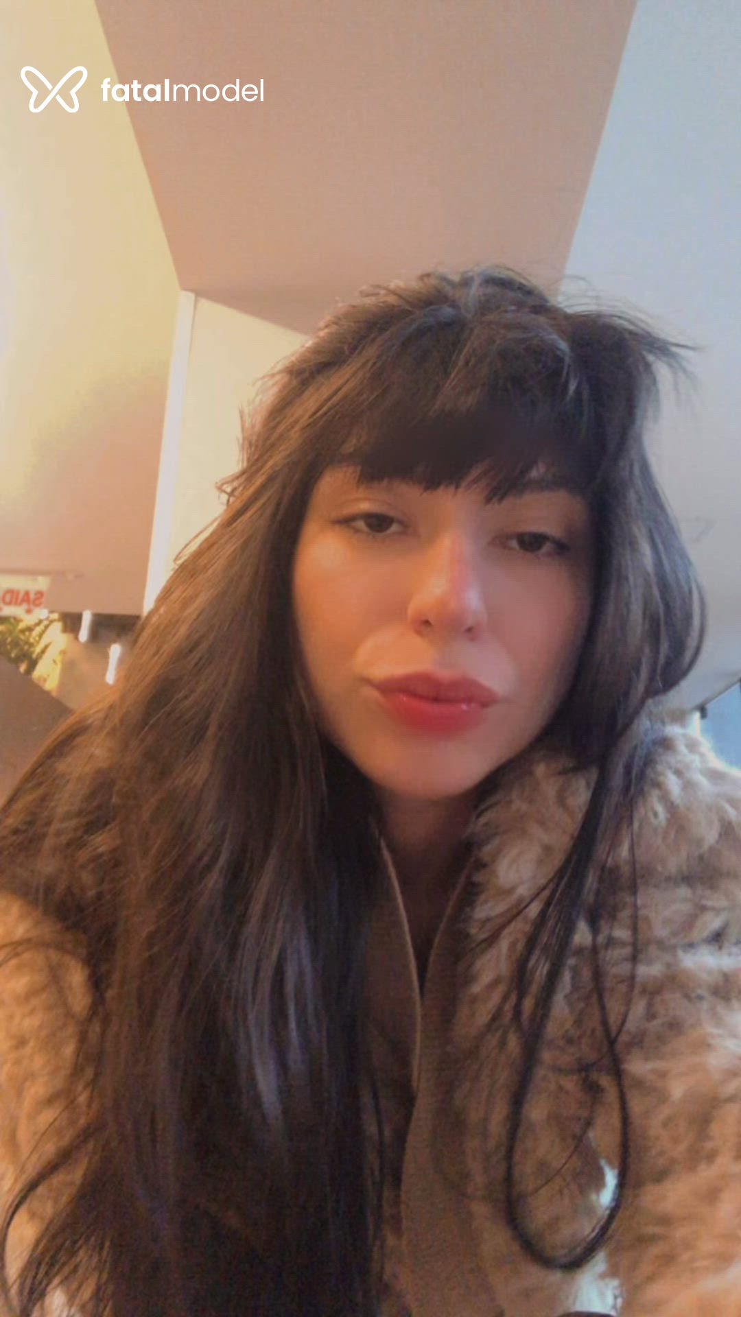 Acompanhante mulher morena (o) de olhos castanhos - Glorinha