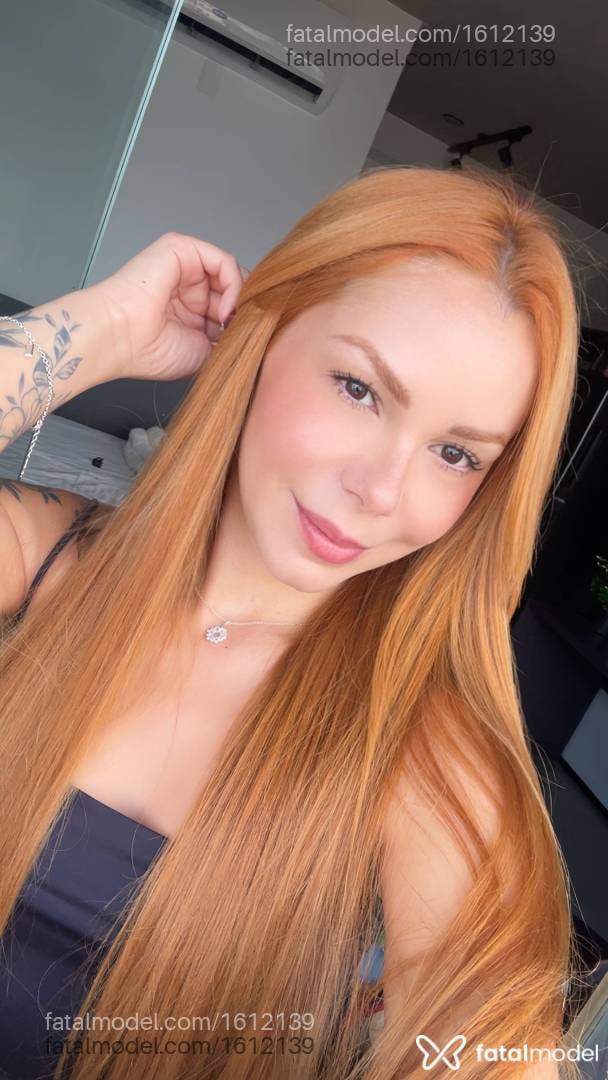 Acompanhante mulher ruiva (o) de olhos castanhos - Júlia
