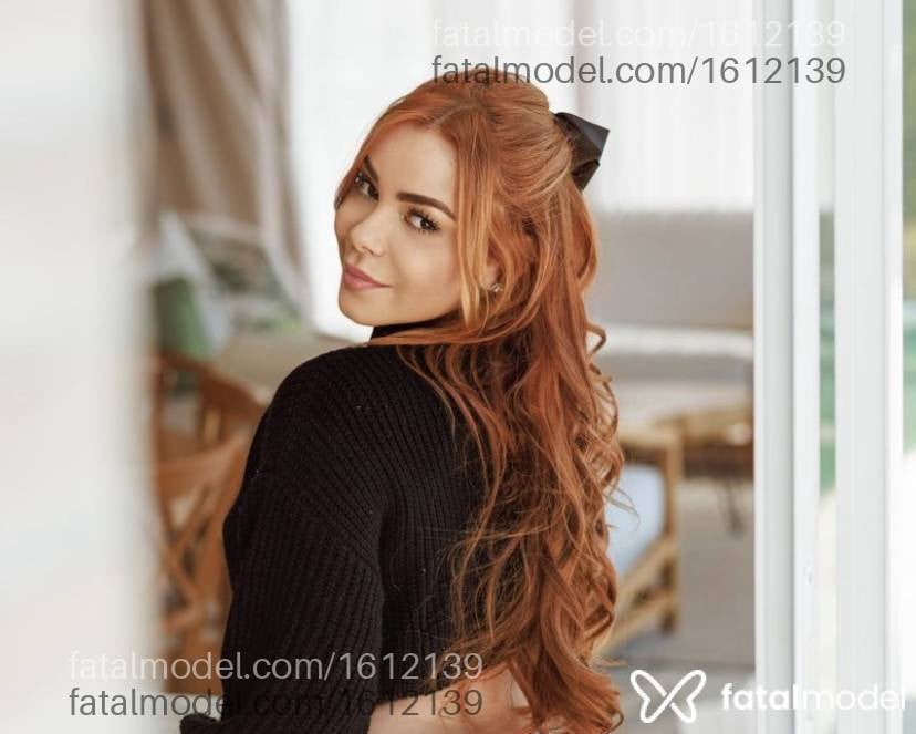 Acompanhante mulher ruiva (o) de olhos castanhos - Júlia