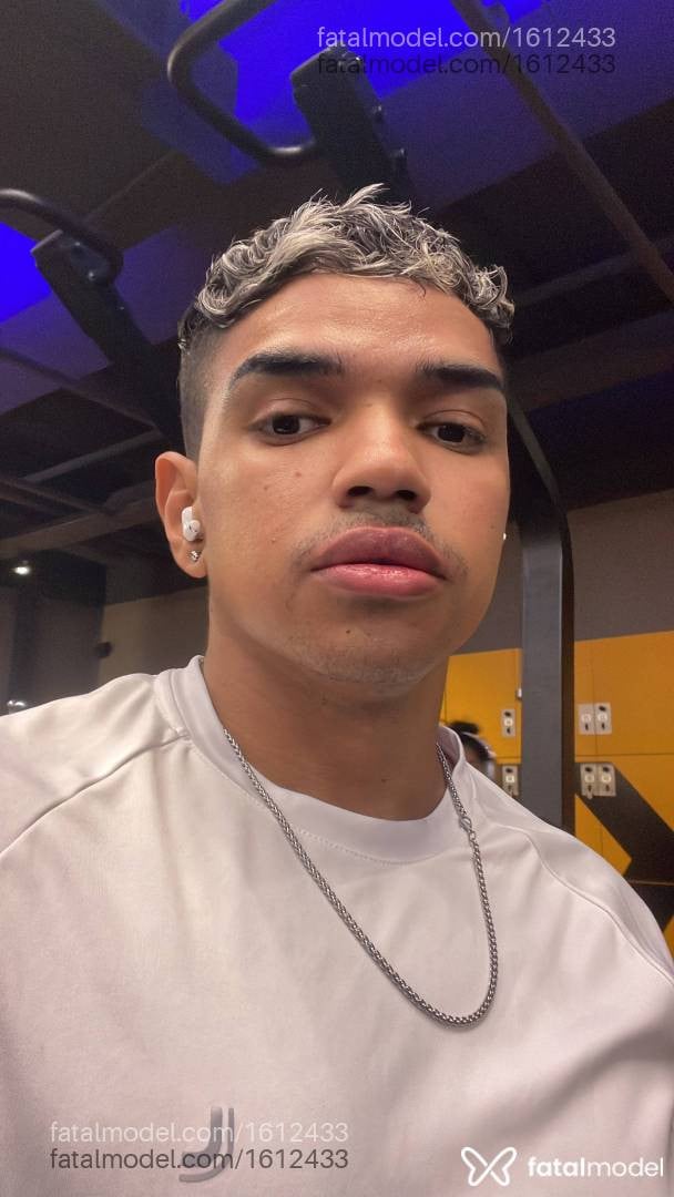 Acompanhante homem morena (o) de olhos pretos em Virtual Acompanhante homem morena (o) de olhos pretos em Virtual - Ricardo