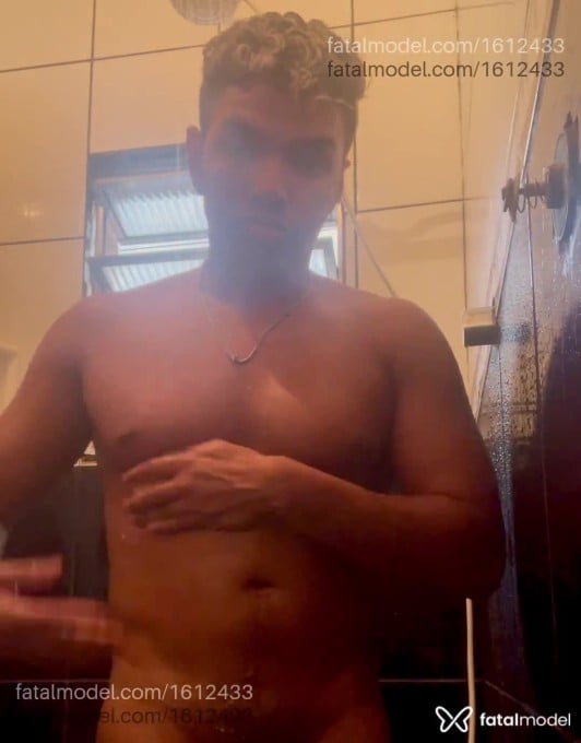 Acompanhante homem morena (o) de olhos pretos em Virtual Acompanhante homem morena (o) de olhos pretos em Virtual - Ricardo
