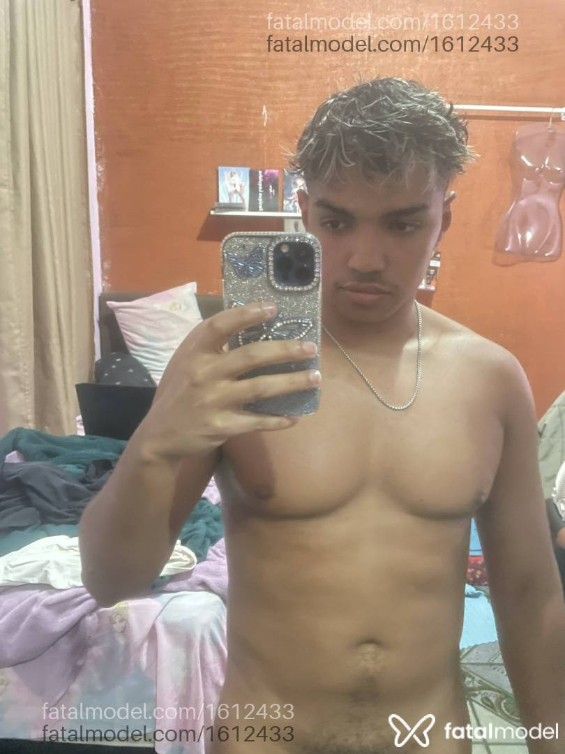 Acompanhante homem morena (o) de olhos pretos em Virtual Acompanhante homem morena (o) de olhos pretos em Virtual - Ricardo