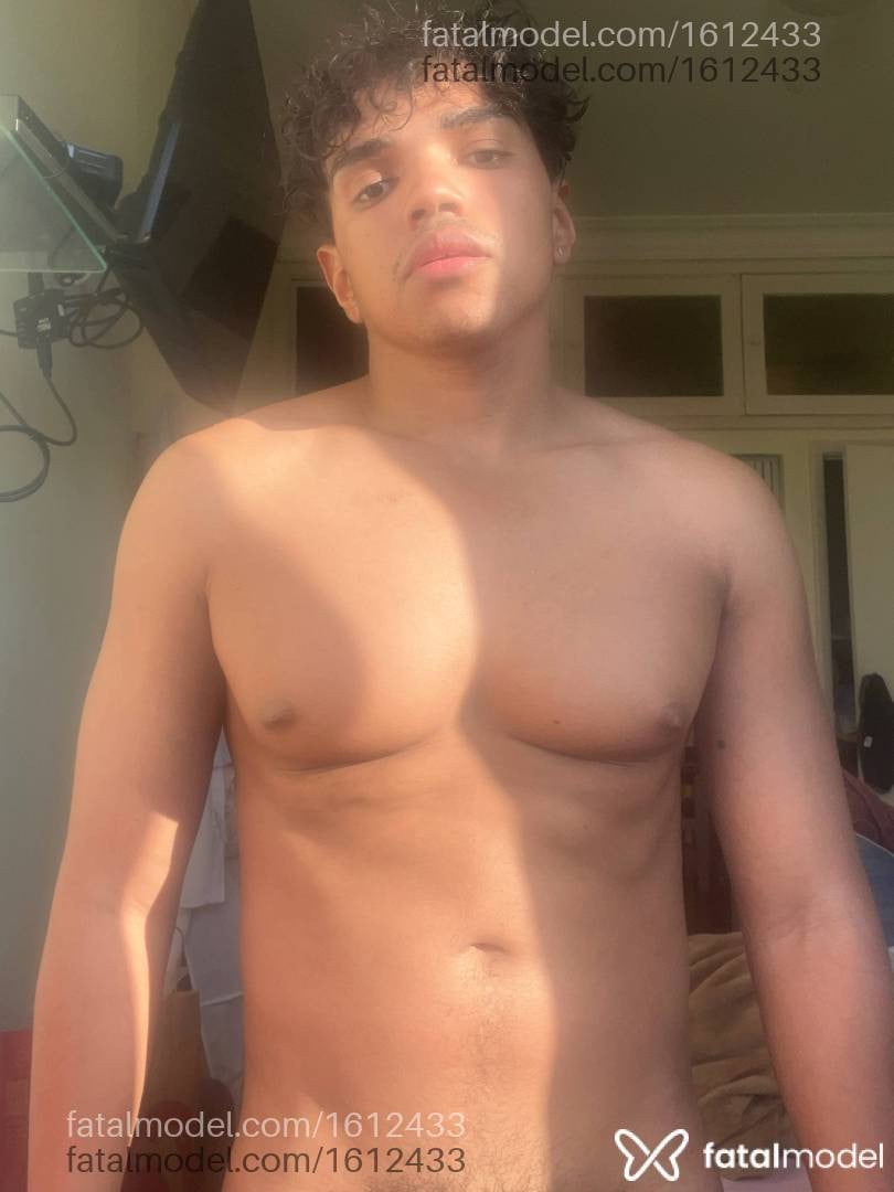 Acompanhante homem morena (o) de olhos pretos em Virtual Acompanhante homem morena (o) de olhos pretos em Virtual - Ricardo