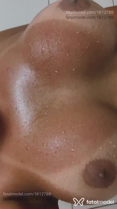 Acompanhante mulher trans com cabelo castanho de olhos castanhos em Navegantes - Maitê