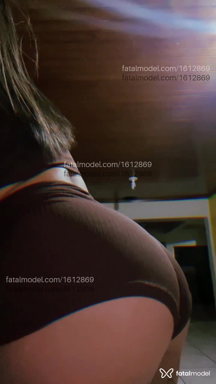 Acompanhante mulher com cabelo castanho de olhos castanhos em Itapema - Milena