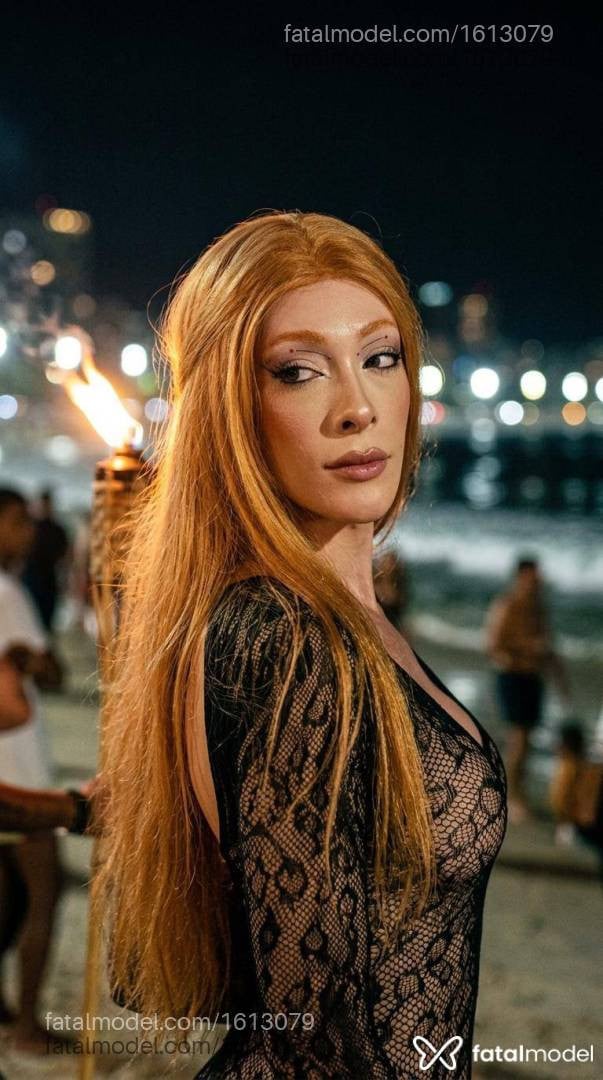 Acompanhante mulher trans ruiva (o) de olhos verdes em São Carlos - Akira Francesa