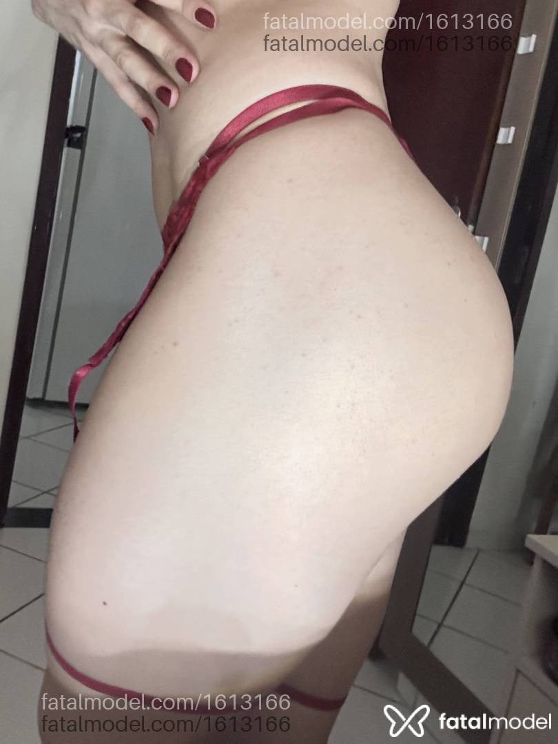 Acompanhante mulher trans loira (o) de olhos castanhos - Aliciebratz