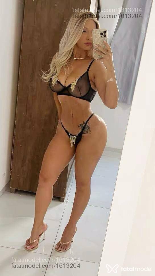 Acompanhante mulher loira (o) de olhos mel - Bia Ferraz
