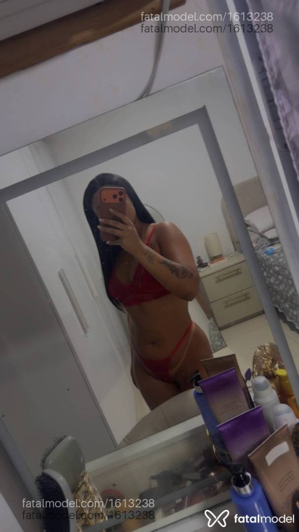Acompanhante mulher com cabelo castanho de olhos castanhos - Bella