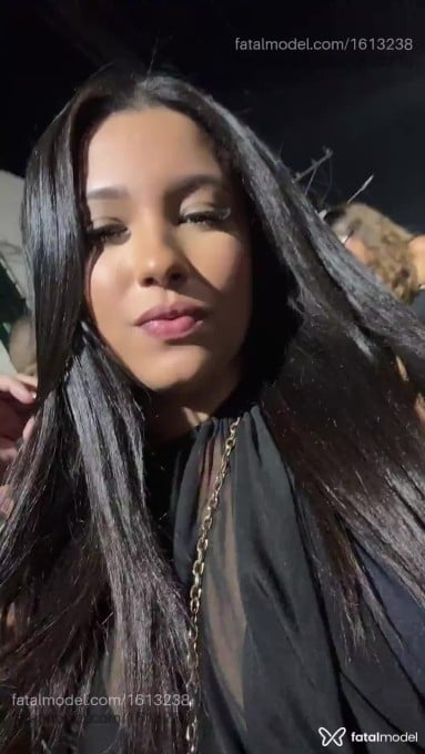 Acompanhante mulher com cabelo castanho de olhos castanhos em Teresópolis Acompanhante mulher com cabelo castanho de olhos castanhos em Teresópolis - Bella