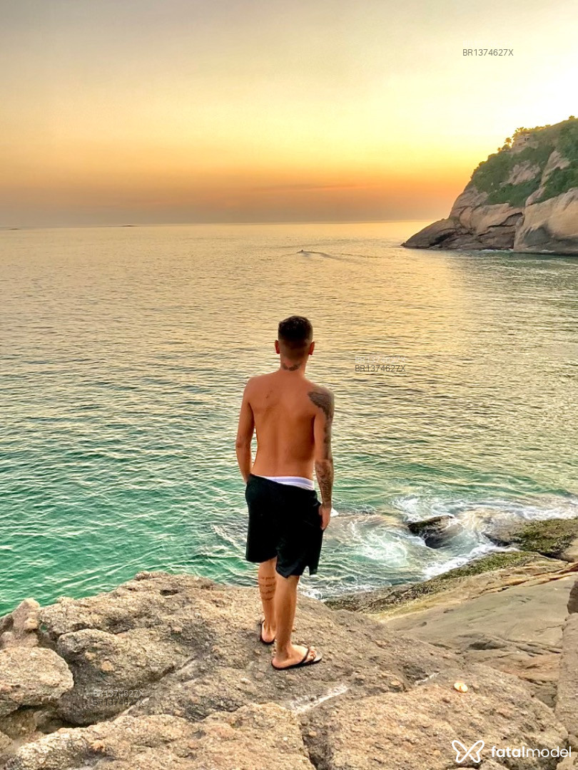Acompanhante homem com cabelo castanho de olhos pretos em Rio de Janeiro Acompanhante homem com cabelo castanho de olhos pretos em Rio de Janeiro - Matheus
