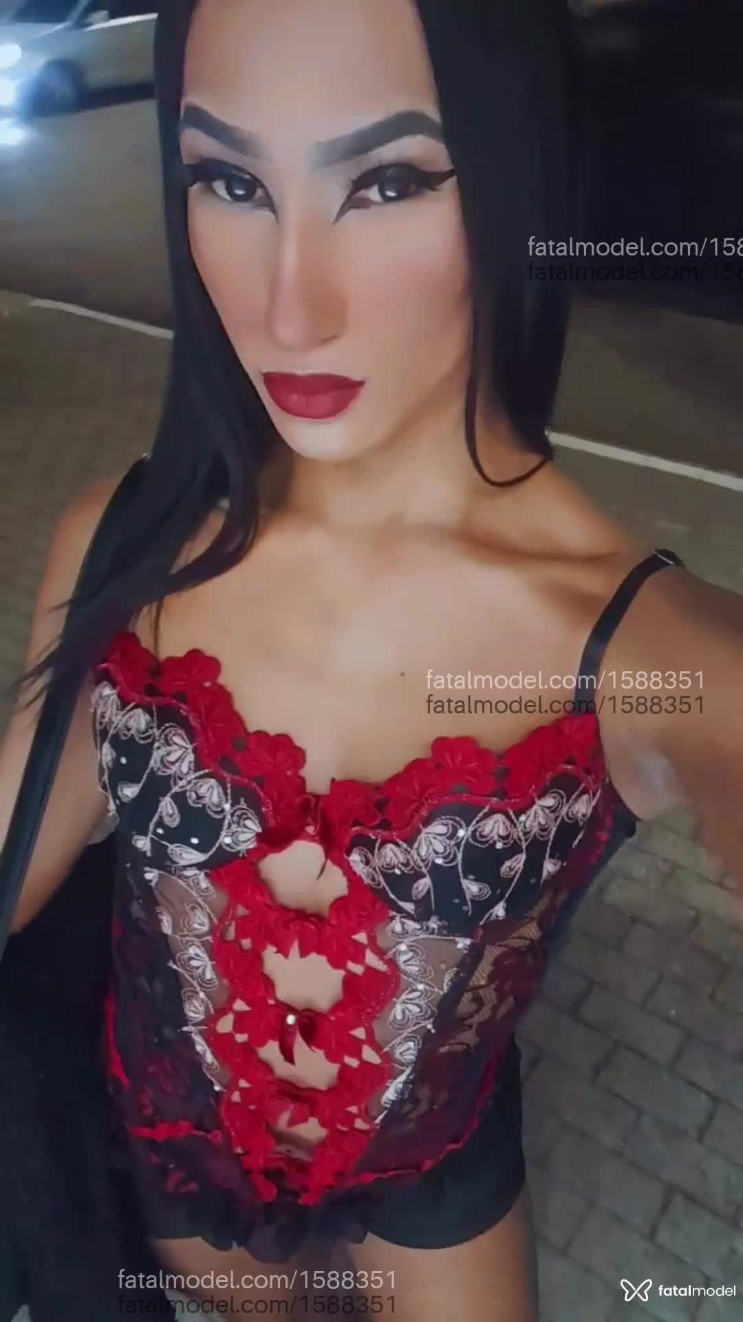 Acompanhante mulher trans com cabelo castanho de olhos pretos em Jundiaí Acompanhante mulher trans com cabelo castanho de olhos pretos em Jundiaí - Izabella