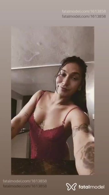Acompanhante travesti com cabelo castanho de olhos castanhos - Júlie