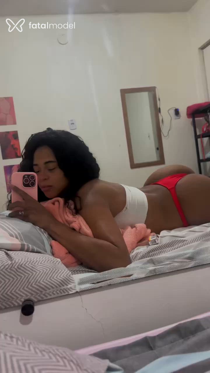Acompanhante mulher morena (o) de olhos pretos - Lavinia Sapek