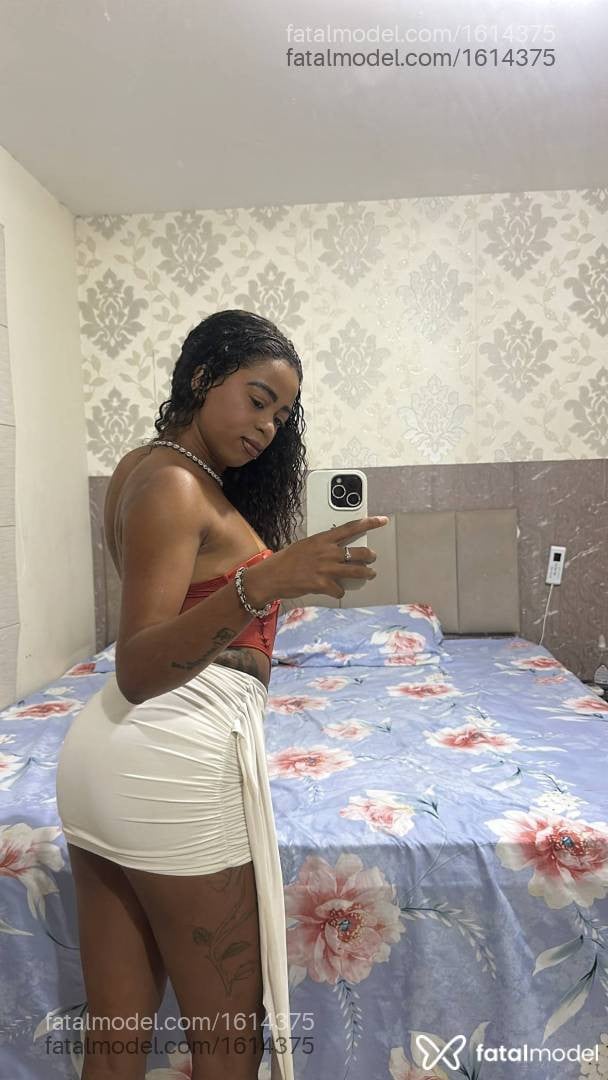 Acompanhante mulher morena (o) de olhos pretos - Lavinia Sapek