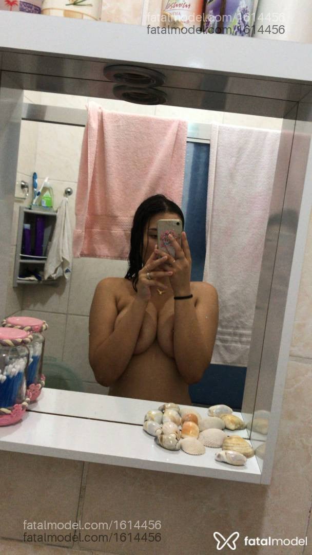 Acompanhante mulher com cabelo castanho de olhos mel - Anita Salazar Acompanhante mulher com cabelo castanho de olhos mel - Anita Salazar