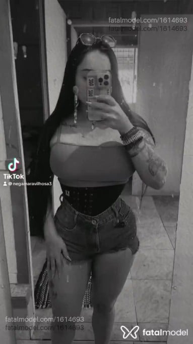 Acompanhante mulher morena (o) de olhos pretos em Alta Floresta - Crystalaunica