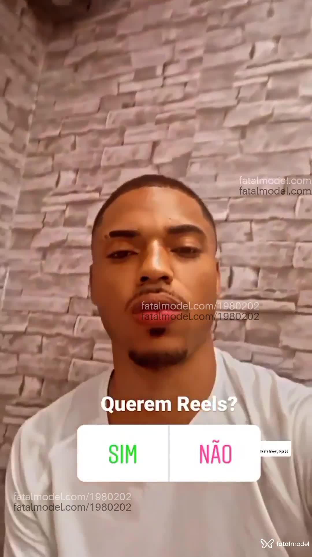 Acompanhante homem morena (o) de olhos castanhos em Rio de Janeiro - Preto