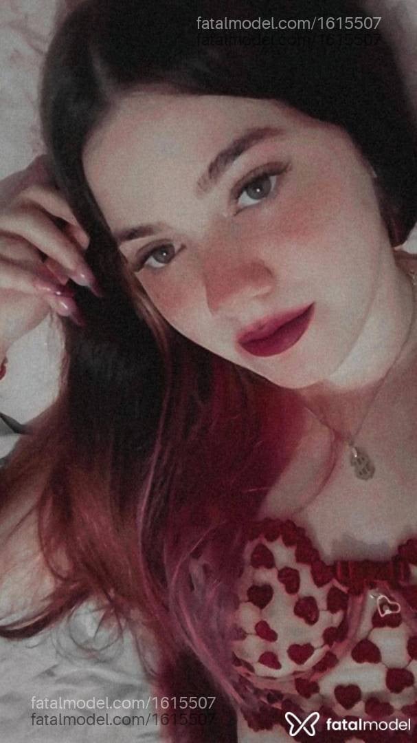 Acompanhante mulher com cabelo colorido de olhos mel em Sinop - Nicole