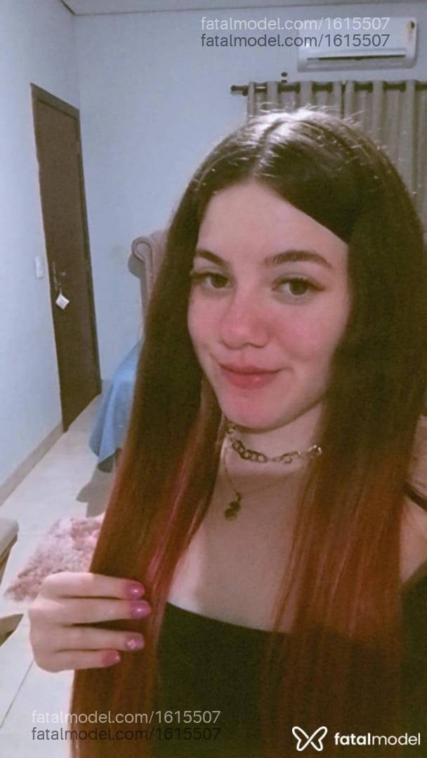 Acompanhante mulher com cabelo colorido de olhos mel em Sinop - Nicole