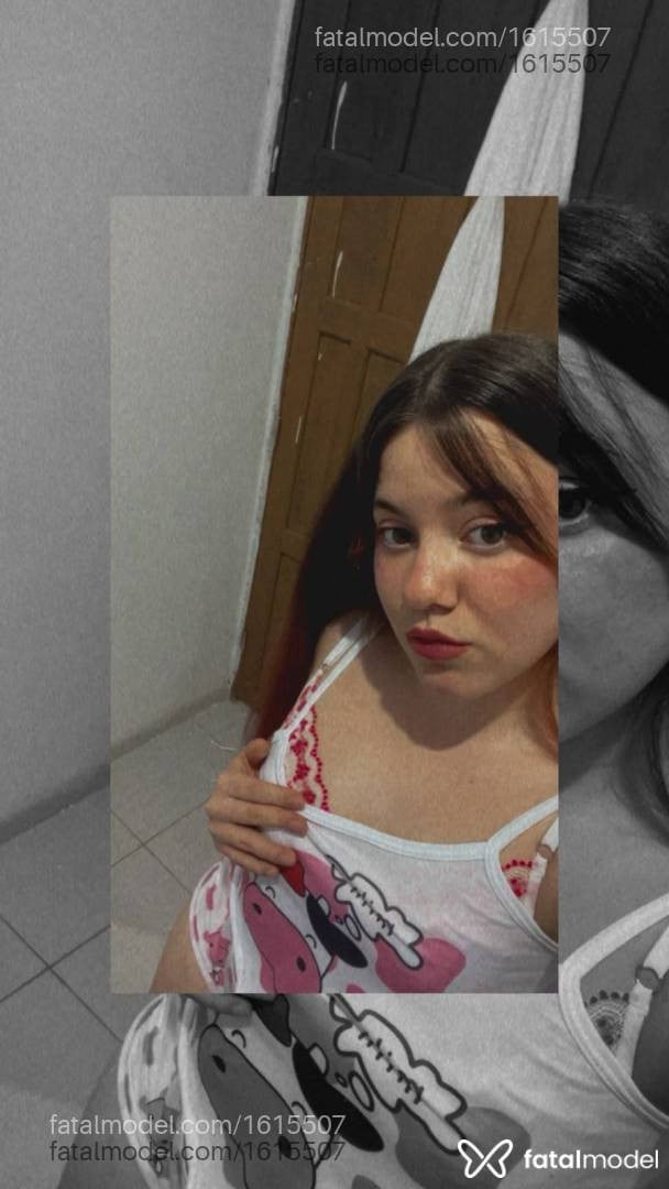 Acompanhante mulher com cabelo colorido de olhos mel - Nicole
