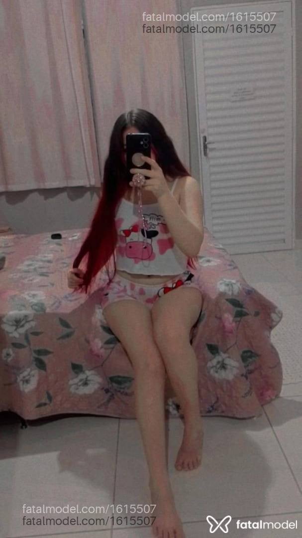 Acompanhante mulher com cabelo colorido de olhos mel em Rondonópolis - Nicole