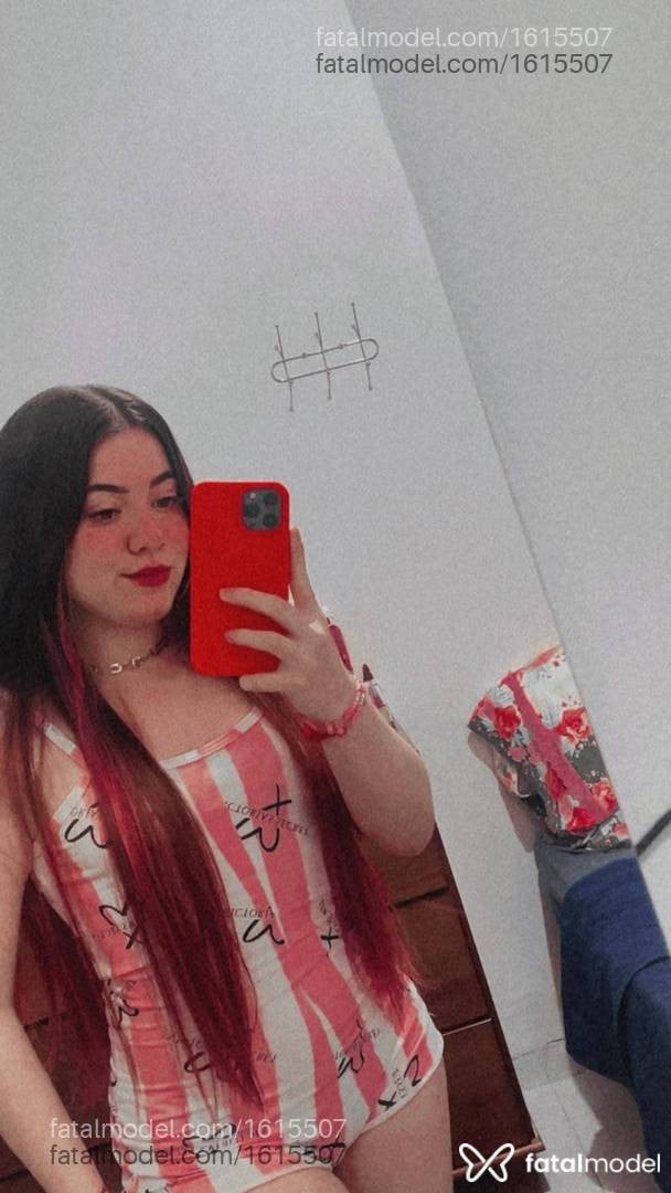Acompanhante mulher com cabelo colorido de olhos mel - Nicole