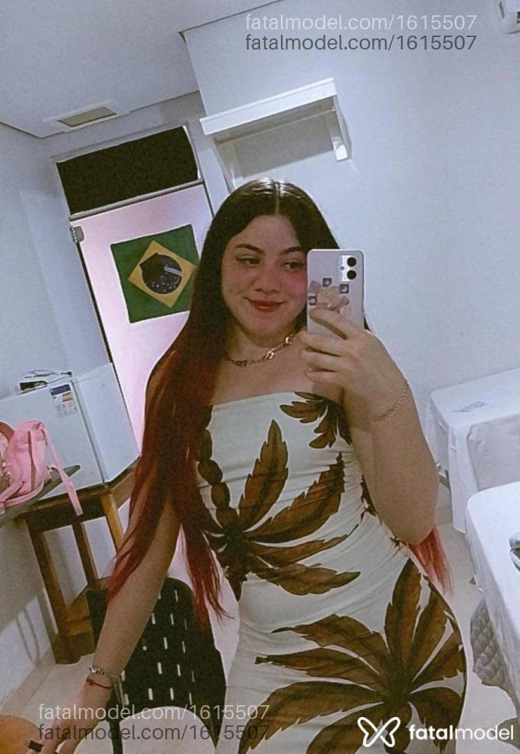 Acompanhante mulher com cabelo colorido de olhos mel em Sinop - Nicole