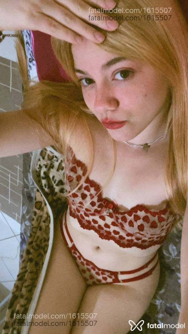 Acompanhante mulher loira (o) de olhos mel - Nicole