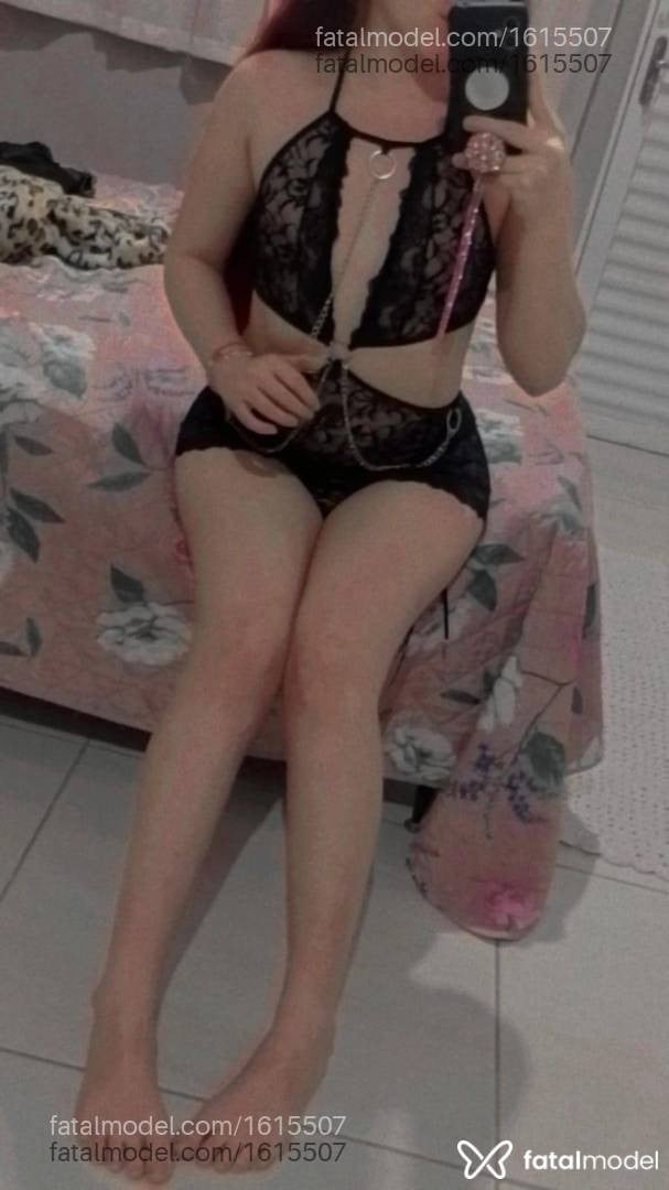 Acompanhante mulher com cabelo colorido de olhos mel em Rondonópolis - Nicole