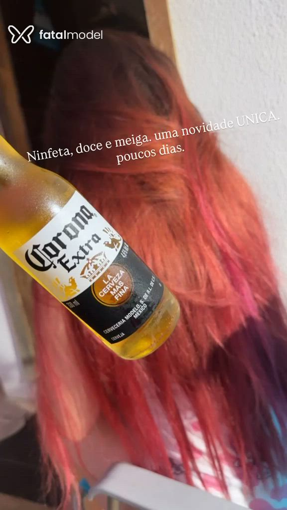 Acompanhante mulher com cabelo colorido de olhos mel em Sinop - Nicole