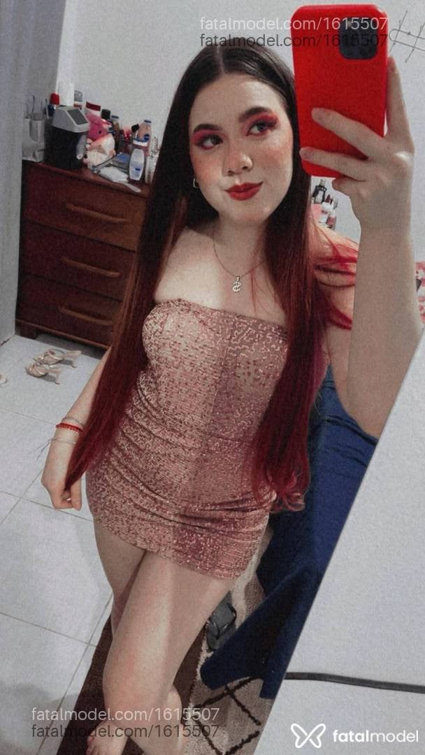 Acompanhante mulher com cabelo colorido de olhos mel - Nicole