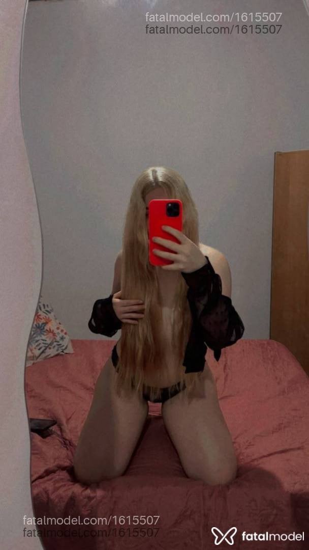 Acompanhante mulher loira (o) de olhos mel - Nicole