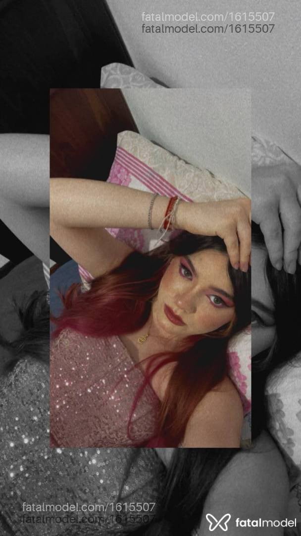 Acompanhante mulher com cabelo colorido de olhos mel - Nicole