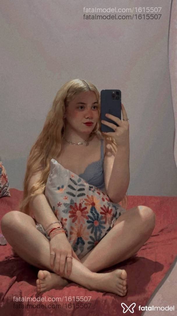 Acompanhante mulher loira (o) de olhos mel - Nicole