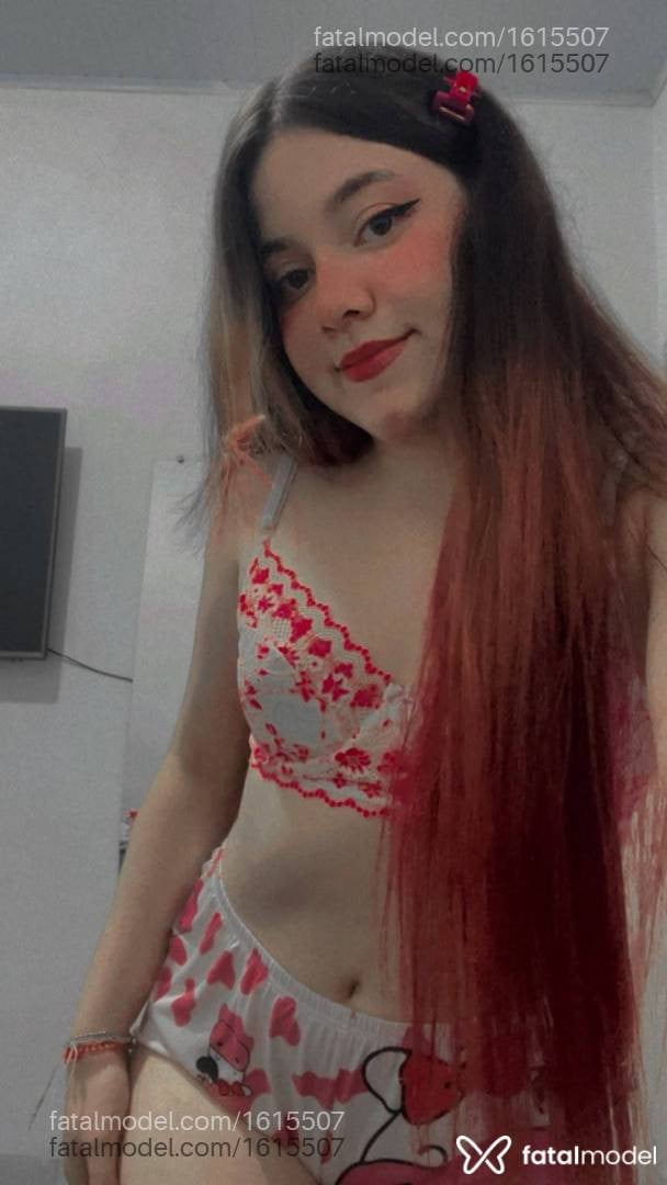 Acompanhante mulher com cabelo colorido de olhos mel - Nicole