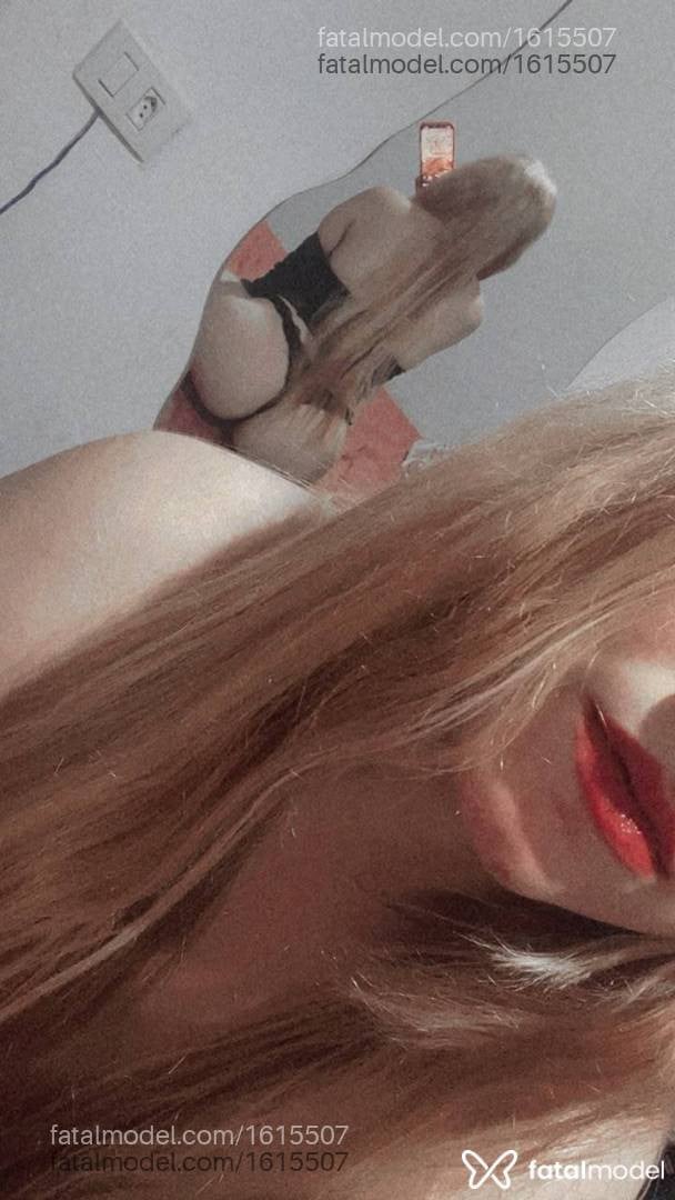 Acompanhante mulher loira (o) de olhos mel - Nicole