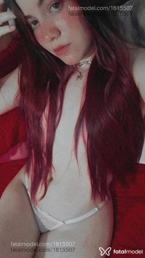 Acompanhante mulher com cabelo colorido de olhos mel em Rondonópolis - Nicole