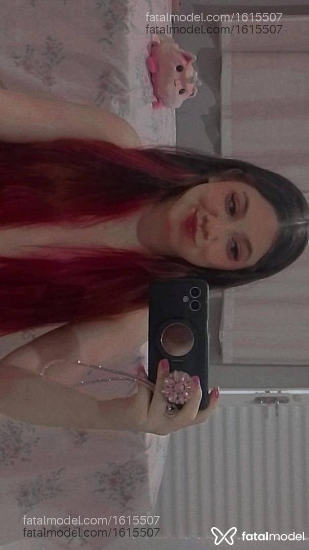 Acompanhante mulher com cabelo colorido de olhos mel em Pimenta Bueno - Nicole